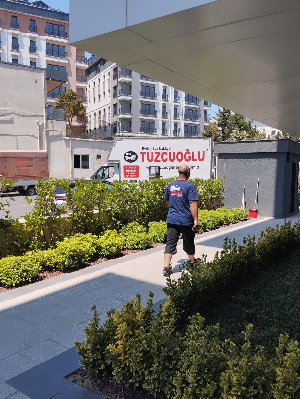 Tuzcuoğlu nakliyat ekibi taşıma sırasında